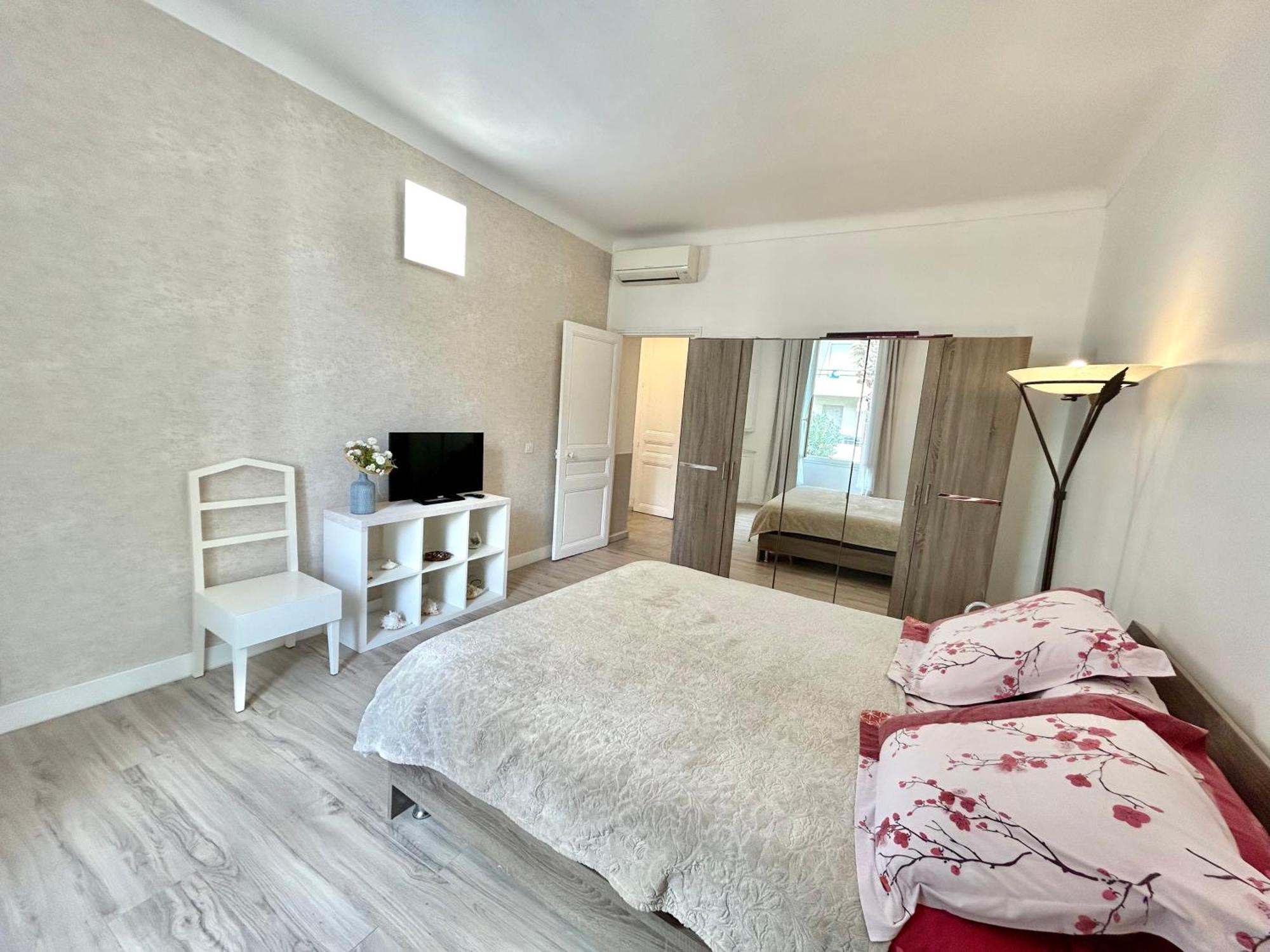 Amiral Courbet Apartment Juan-les-Pins Bagian luar foto